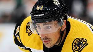 Brad Marchand hjælper Boston Bruins med at vinde